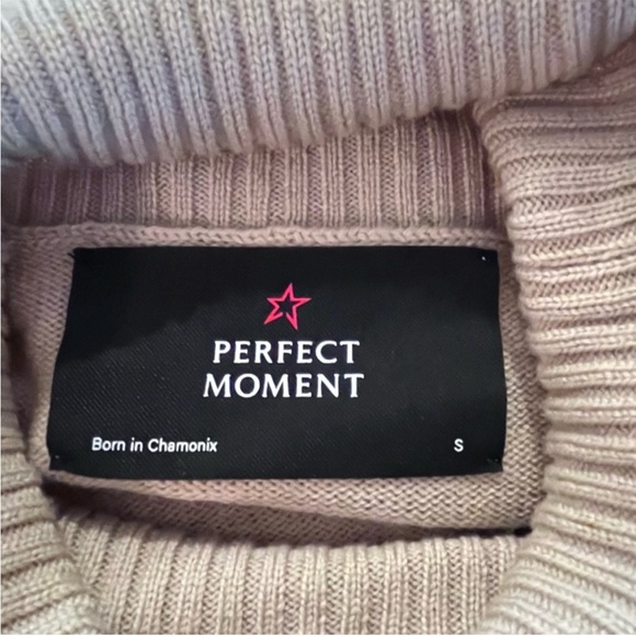 PERFECT MOMENT-Schild 100% Extra
Fine Merino Wool Sweater in White Pepper - Picture 8 of 9
